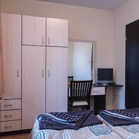 Charming, Fully-Furnished, 2-Bedroom Apartment Banszko Kültér fotó