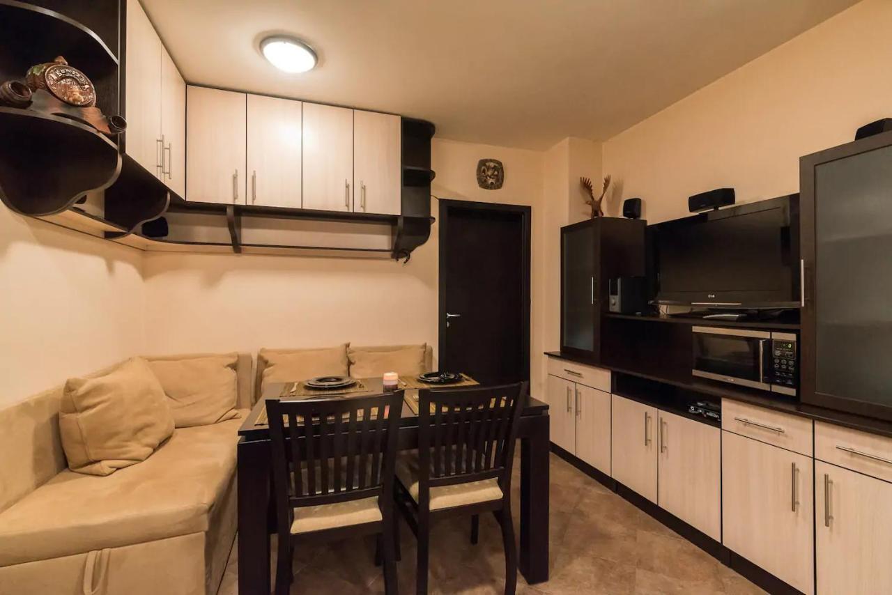 Charming, Fully-Furnished, 2-Bedroom Apartment Banszko Kültér fotó