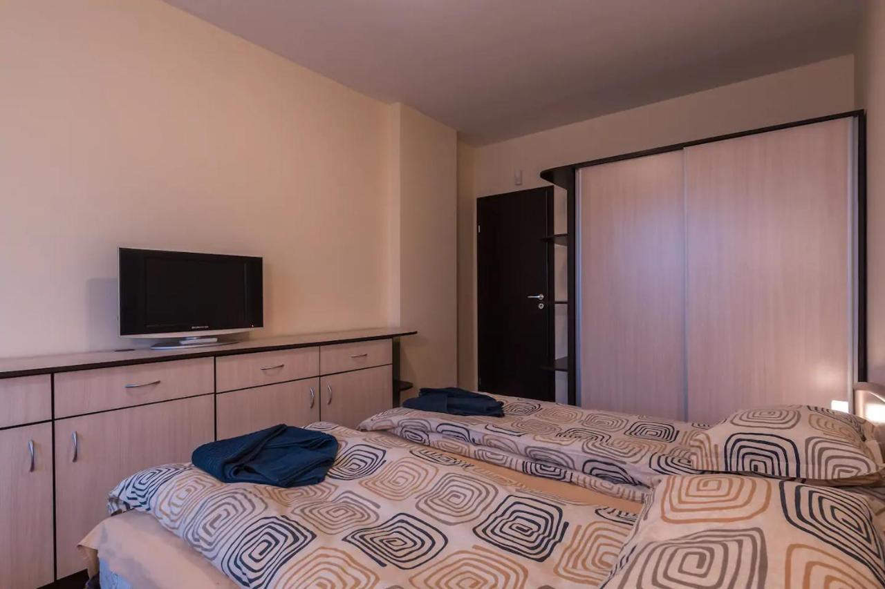 Charming, Fully-Furnished, 2-Bedroom Apartment Banszko Kültér fotó
